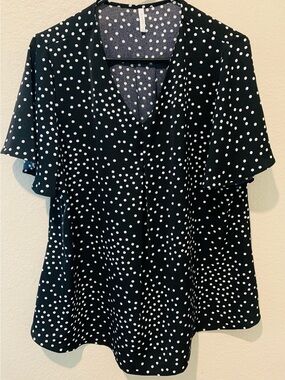 Anyally Black & White Polka Dot V-Neck Women’s Top